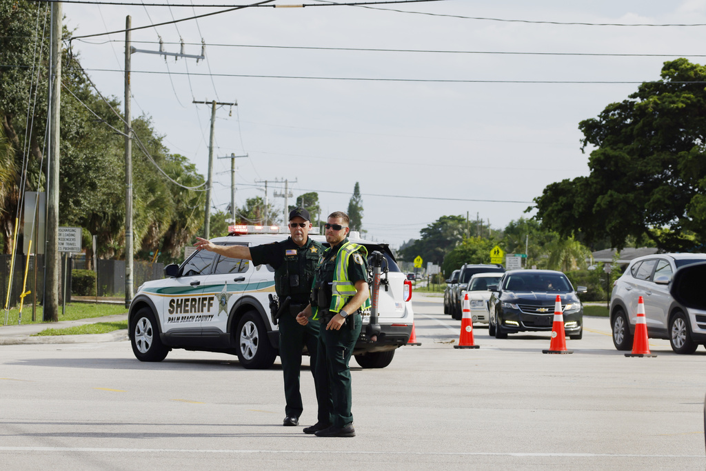 police blocking traffic in Palm Beach in wake of Trump assassination attemp