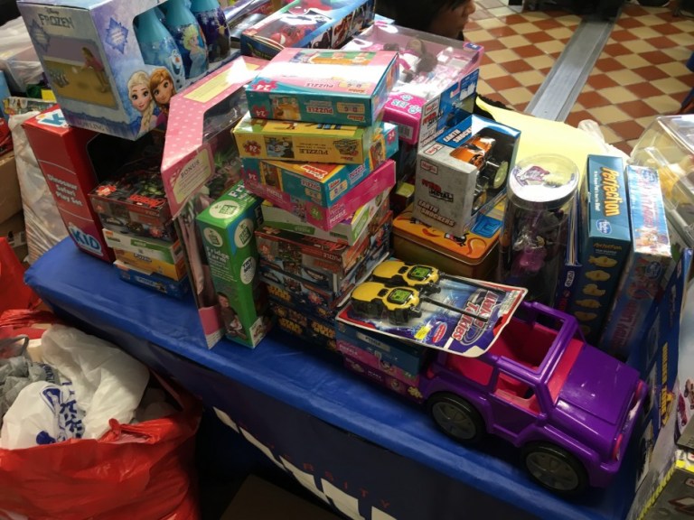 2016-childrens-toy-drive-19