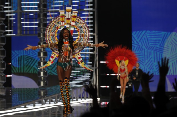 Victoria Secret Fashion Show 2017 China_AP Images 14