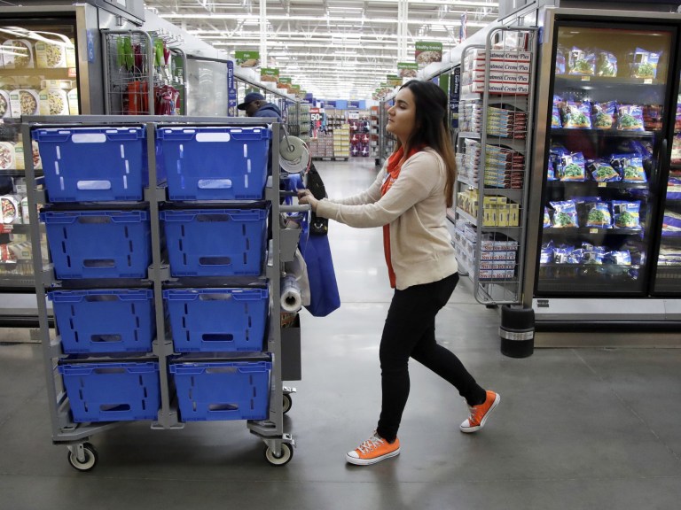Walmart employees_AP Images 4