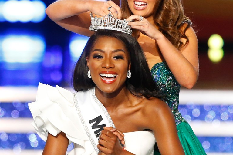 Tennessee Crowns Their First A.A. Miss Tennessee