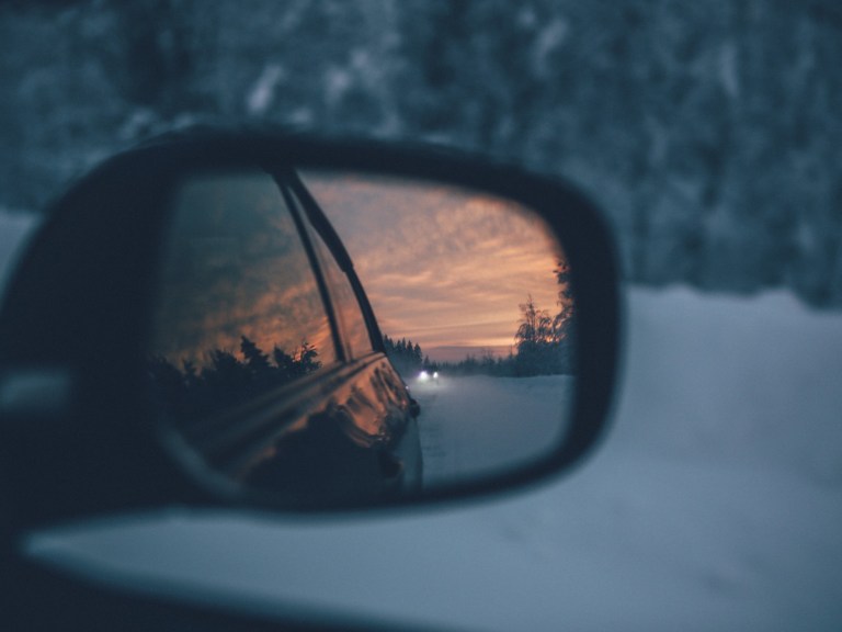 action-blur-car-winter roads