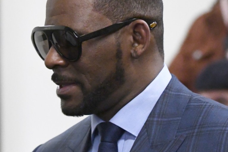 Jury gets R. Kelly’s child porn/trial-fixing case