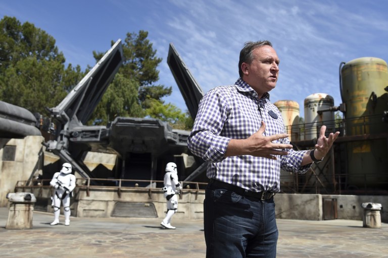 Aliens, Droids And Starships: Images From New Star Wars Land