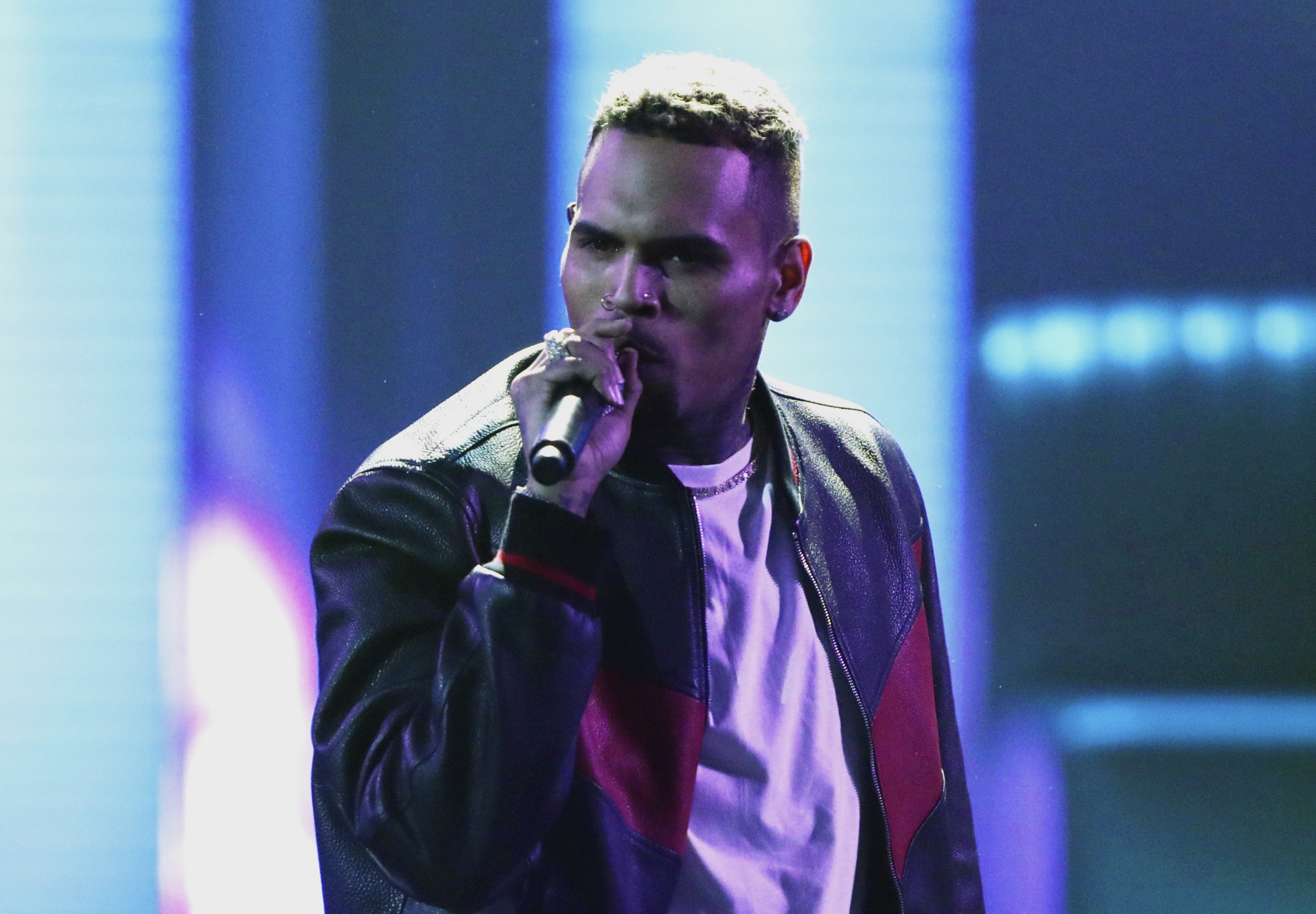 Chris Brown Makes Billboard History / Becomes The First Singer With 50 ...
