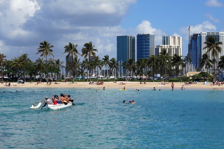 Honolulu Mayor Signs New Law To Regulate Vacation Rentals
