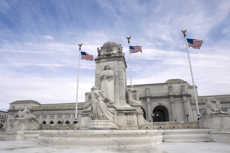 The String Queens To Perform At Union Station Holiday Celebration