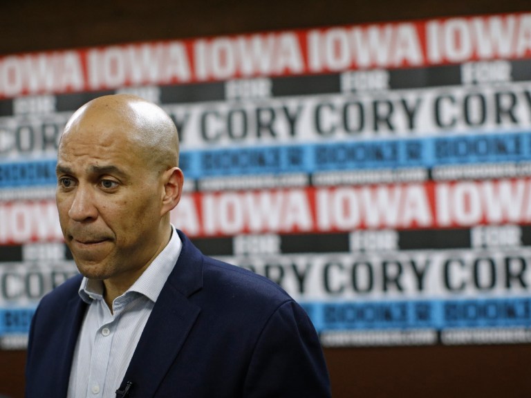 Cory Booker 2020 election_AP Images 3
