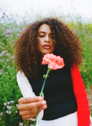 Nicole Bus – Rain (Video)