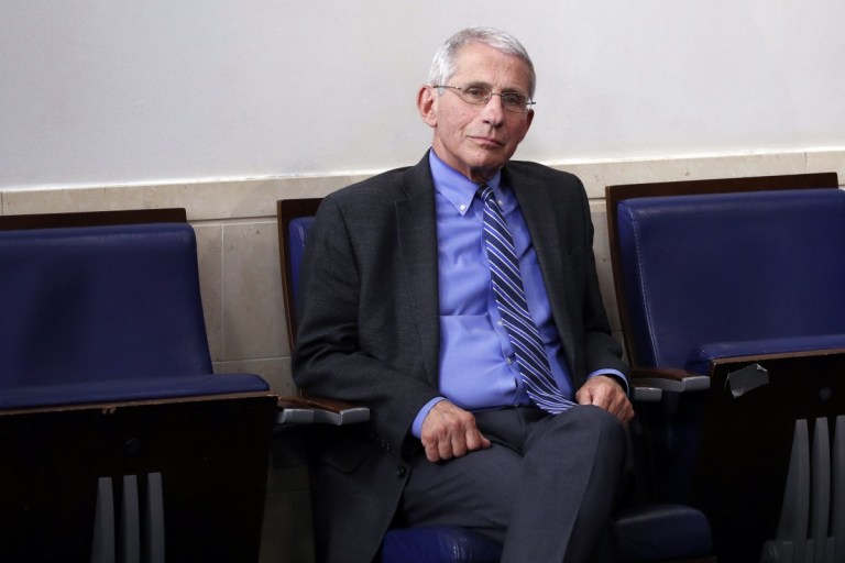 Fauci, CDC Chief Raise Concerns About Full Airline Flights