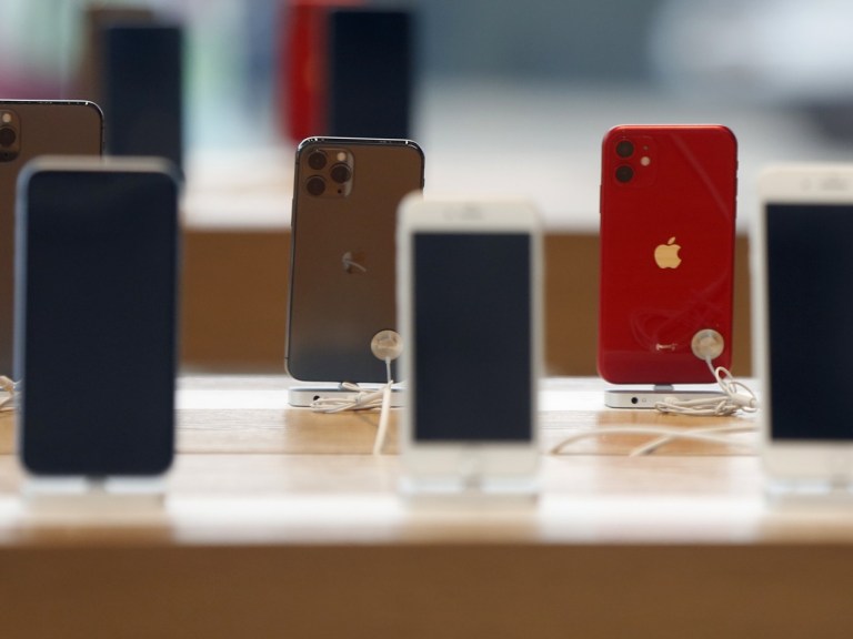 Apple_iphone_AP Images