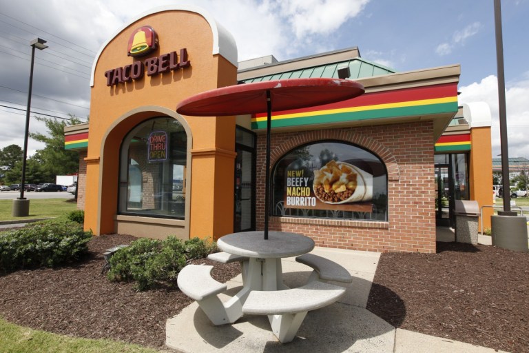 Taco Bell’s Fan Favorite Mexican Pizza Returns May 19