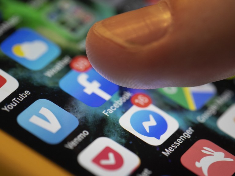 social media apps_AP Images 2