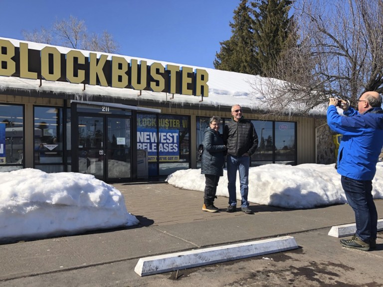 Last_Blockbuster_AP Images