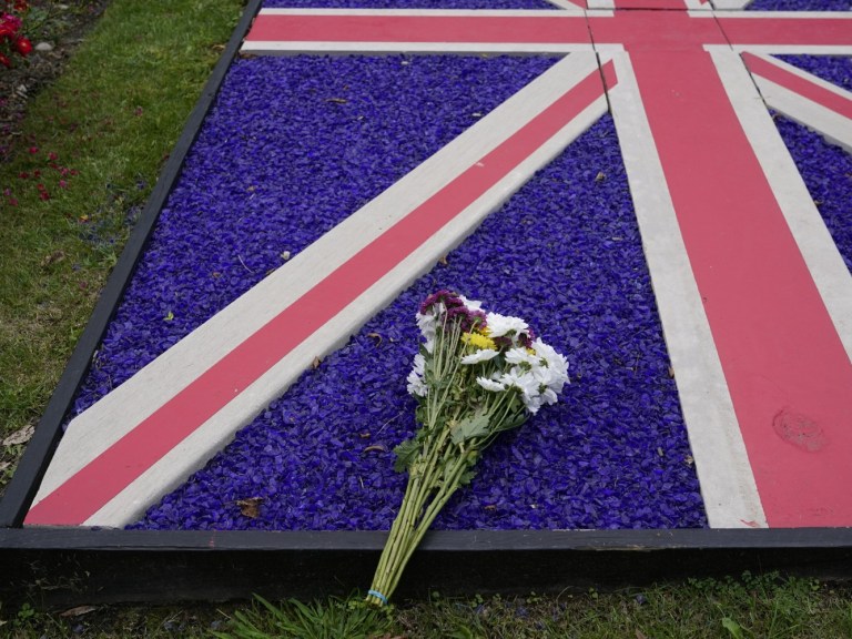 QUEEN ELIZABETH DIES2_APIMAGES