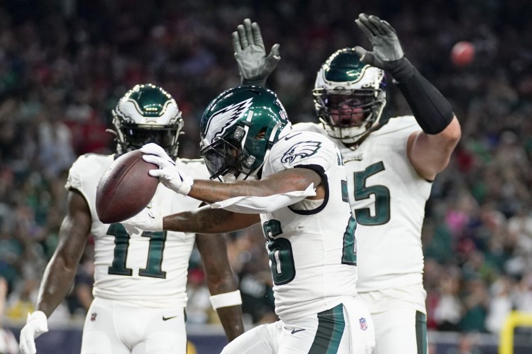 Undefeated Eagles Host Commanders On MNF