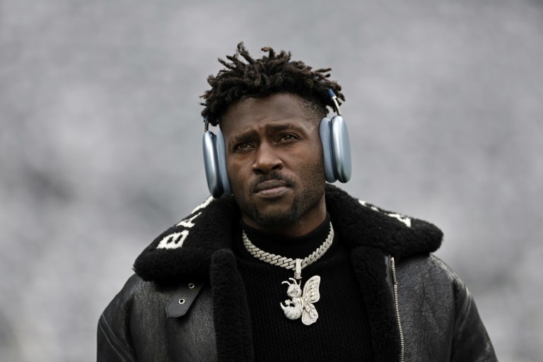 Arrest Warrant Issued For Antonio Brown