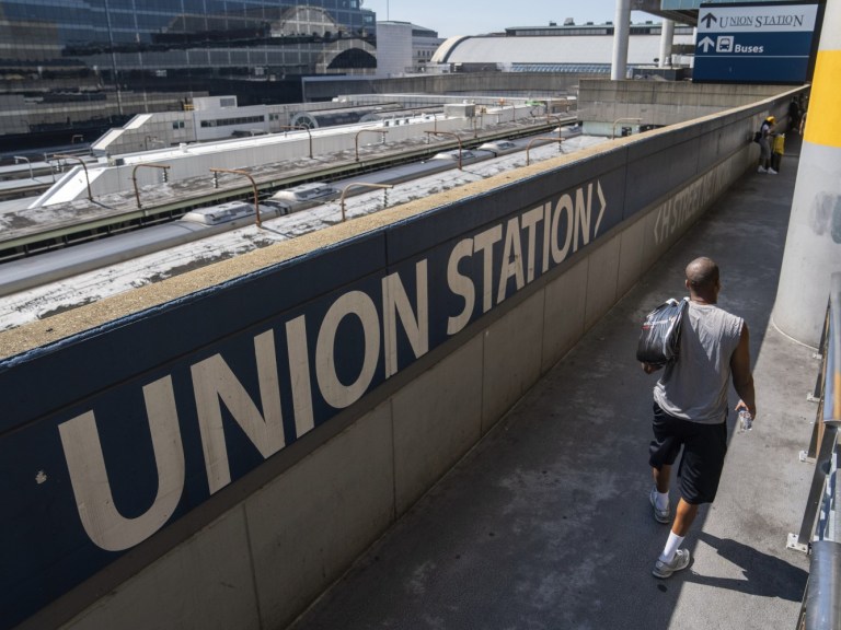 AMTRAK DERAIL1_APIMAGES