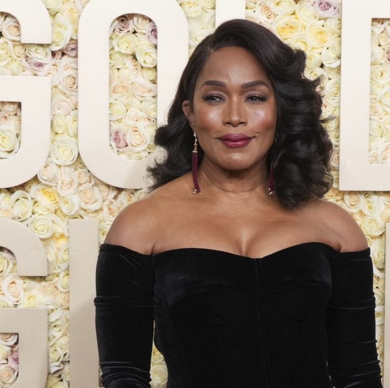 Angela Bassett Gets Long Overdue Honorary Oscar At The Governors Awards