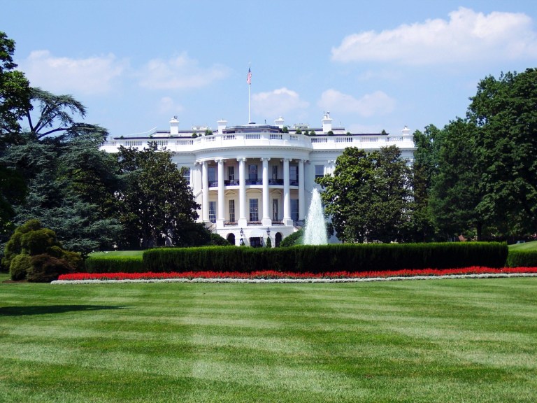 picture of white house - pexels
