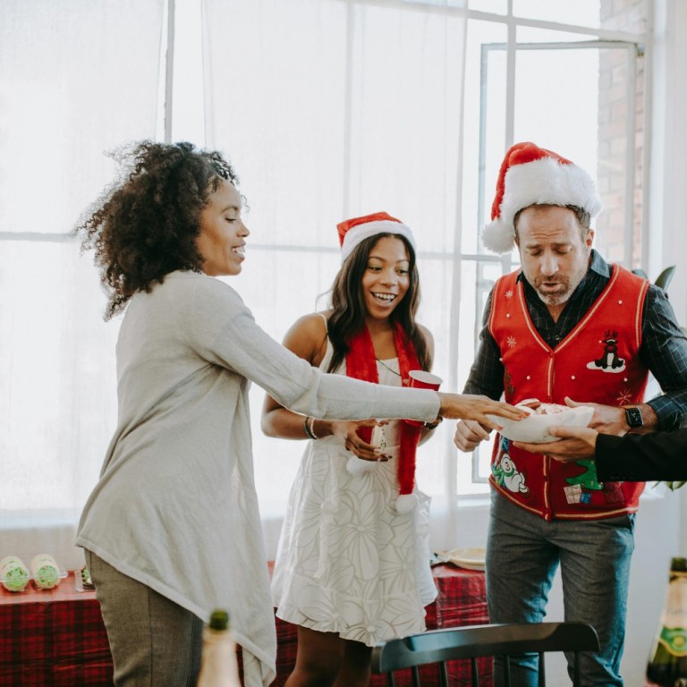 TIPS TO ENJOY THE HOLIDAY OFFICE PARTY AND KEEP YOUR JOB