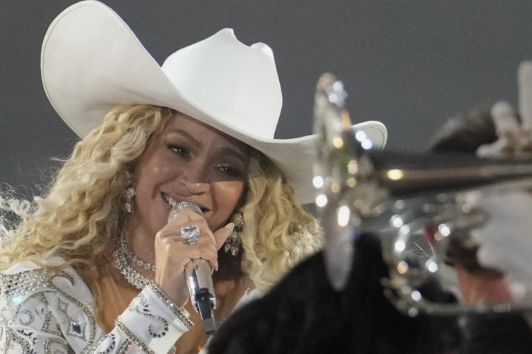 Beyoncé Replaces Bruce Springsteen At No. 1 On The Charts