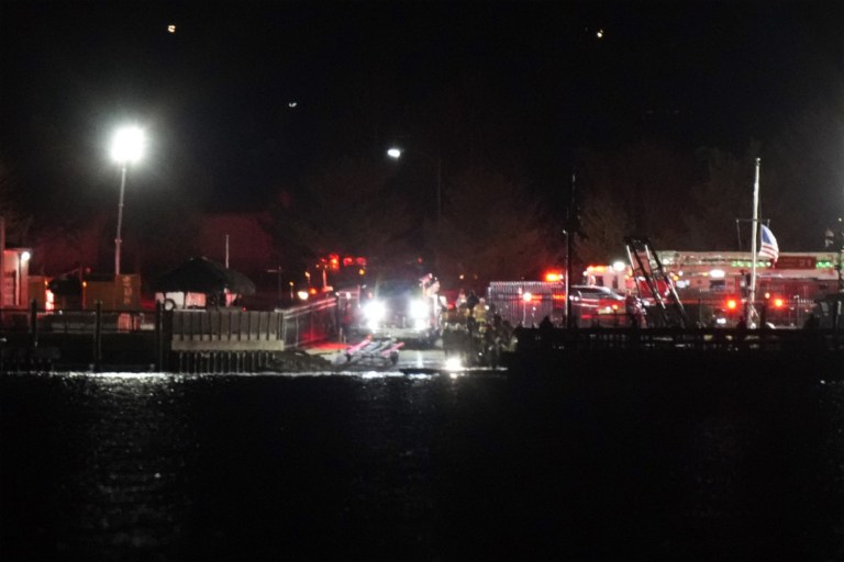 UPDATE: Plane Crash In Potomac River Near Reagan National Airport