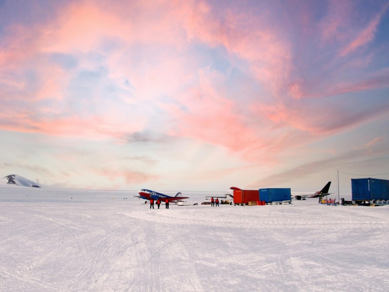 Snow impactng air travel