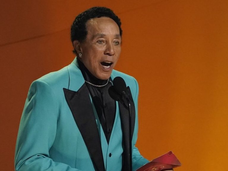 AP Smokey Robinson E1746747771936 1
